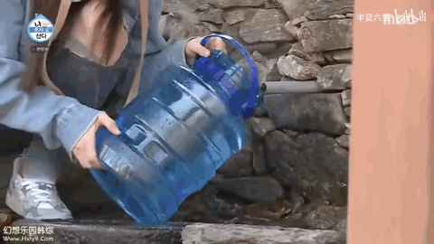 C92DA8ECB47AD5669E2872D5D7D94C1269FACD96_size1131_w480_h270.gif