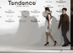 d0bc6de381523383326dee99f8a7cb32.gif