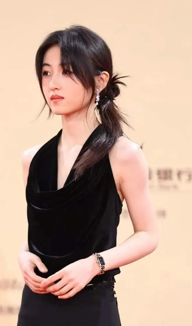 4953A8032D38A71A9C3C866B13D552165A52B686_size47_w660_h1117.jpg