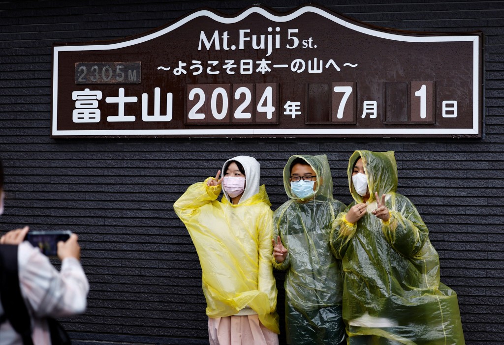 2024-07-01T035451Z_2078358429_RC21M8AI4TWR_RTRMADP_3_JAPAN-MOUNTFUJI.jpg