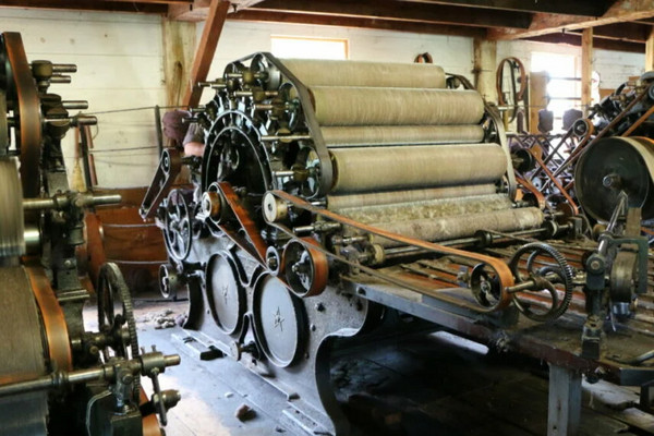Upper-Canada-Village-Woolen-Mill-855x570.jpg