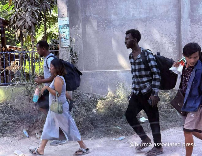 1761565655334251.jpg download (3).jpg