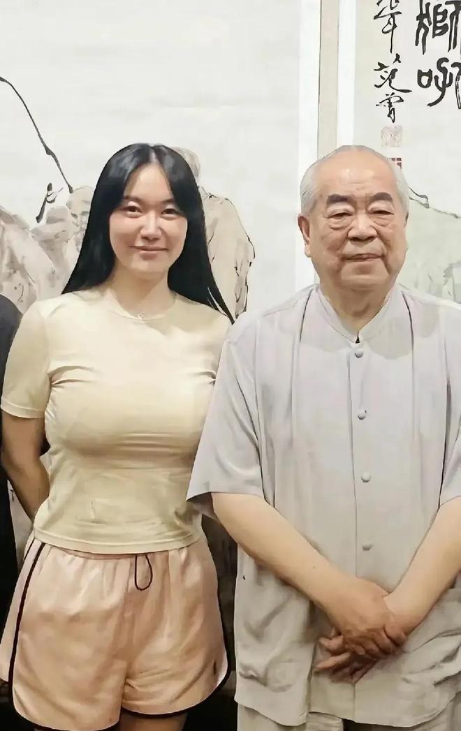 1765456463694997.jpg download (4).jpg