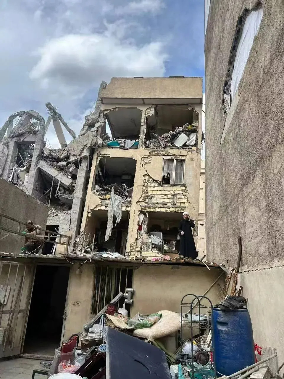 1775406467216349.jpg 06F2BF2A33E563F575B29EF67C1AFF5CD5849A06_size243_w960_h1280.jpg