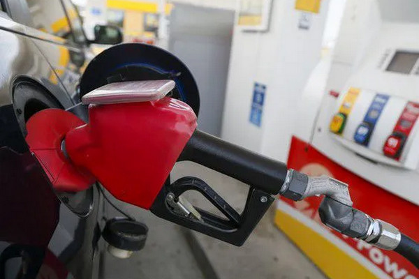 1775578933591363.jpg COVID1397gas_prices.jpg