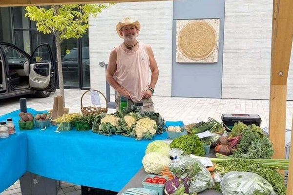 Back-for-a-second-season-at-Zibi.-Get-your-hands-on-fresh-local-farm-picked-produce—made-easy--855x570.jpg