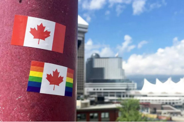 缩略图 | 加拿大政府隐藏福利：免费领取国旗贴纸、学习海报！