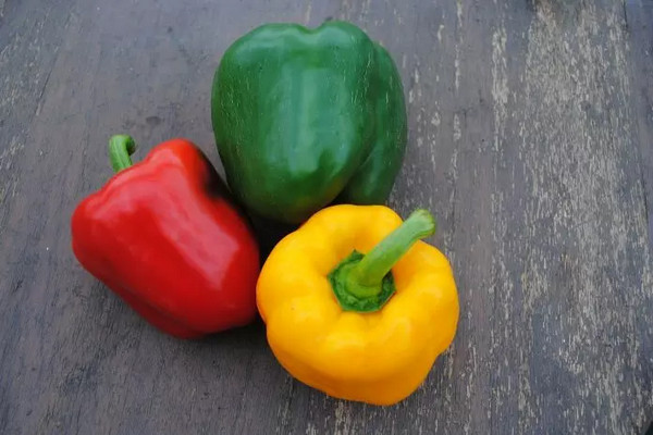 缩略图 | 什么是最健康的甜椒？红、绿、黄之间的真正区别