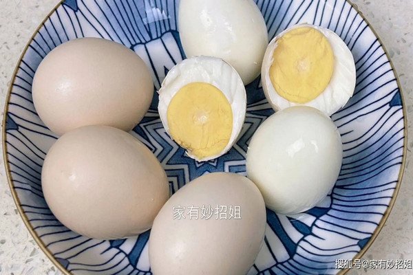 缩略图 | 煮鸡蛋时，最忌冷水下锅，教你正确做法，鸡蛋鲜嫩，营养不流失
