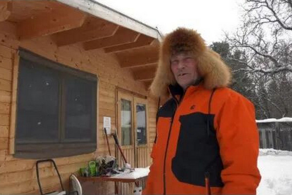 缩略图 | 加国男子买地自建迷你屋，市政威胁封门！