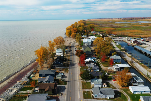 缩略图 | 千万别搬去这个小镇！加拿大夫妇翻建度假屋，被迫先掏$32万！