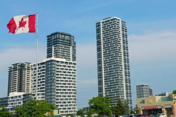 缩略图 | 加拿大半数年轻人租房要花大半薪水！网友：另一半在家"啃老"！
