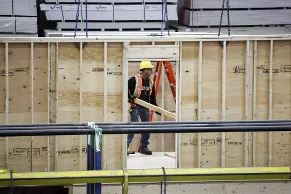 缩略图 | 十年内加拿大超两成建筑工人退休，专家料难达建房目标！