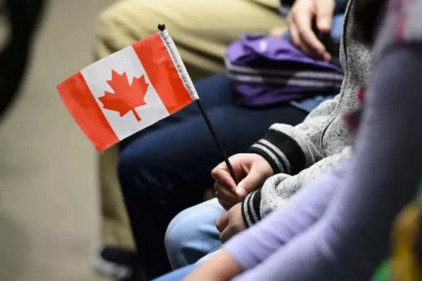 缩略图 | 查邮件！加拿大今起向父母祖父母团聚移民发邀请，共35,700份！