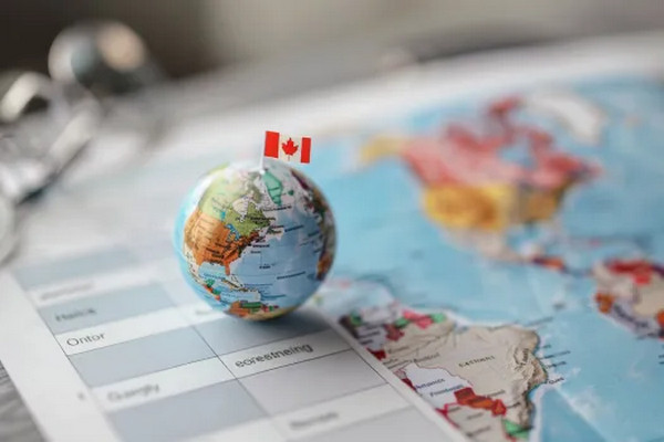 缩略图 | 获得永居后，您至少需要在加拿大待多长时间来维持身份？