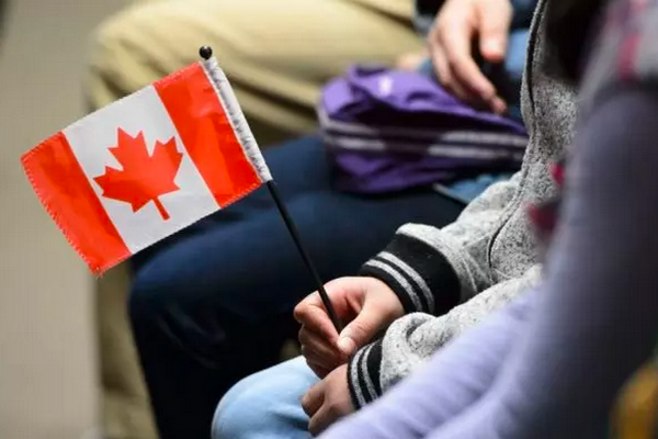 缩略图 | 加拿大一年吸纳50万移民，他们都是什么样的人？