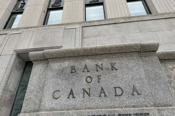 缩略图 | 汇率和利率救谁？经济学家押注：加拿大央行6月行动，而且不止一次！