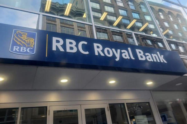 缩略图 | RBC老大下场撕加拿大监管局，再不修改全行业都要玩完！
