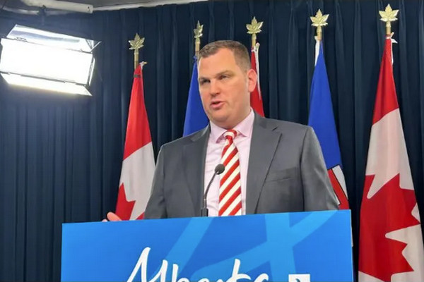 缩略图 | 炸了！加拿大这省重磅出击：本地人优先上岗，除非本省招不到，绝对不能招外国人！违规罚$150万+坐牢！