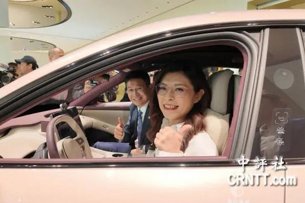 缩略图 | 郑丽文参观小米汽车工厂：想带一台回台湾