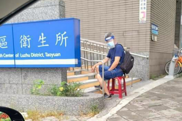 缩略图 | 台湾75岁老人接种疫苗，出发前给儿子留遗嘱交代“后事”