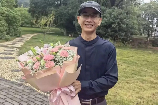 缩略图 | 父亲去世后，我找到他教过的70个学生