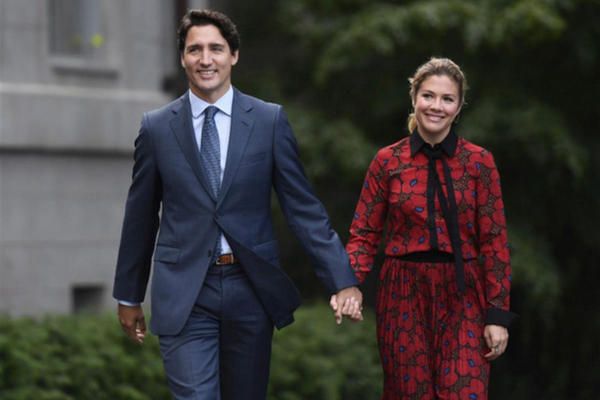 缩略图 | 分居一周后，加拿大总理特鲁多和妻子带着全家人去度假！