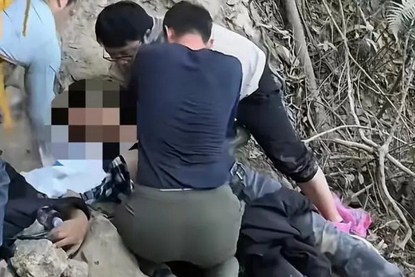 缩略图 | 一游客徒步“望郎归”遇难！目击者：当事人穿无防滑功能平底鞋登山！