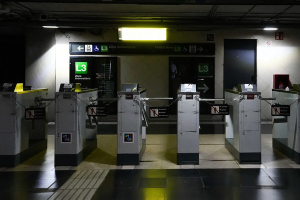 缩略图 | 西班牙遭遇大规模停电，宣布进入国家紧急状态！
