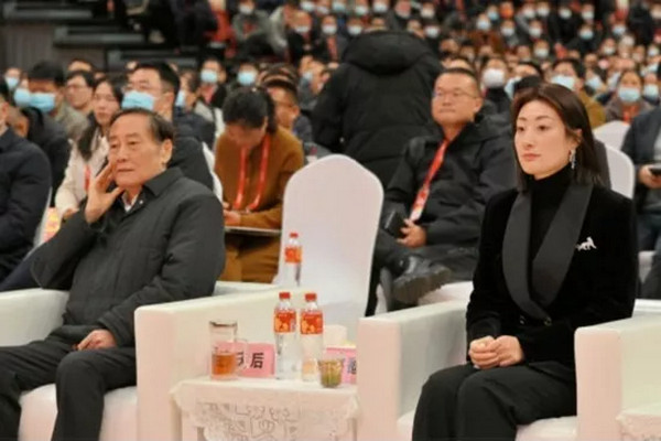 缩略图 | 娃哈哈世纪遗产争夺战：3位“美国人”要求验DNA…