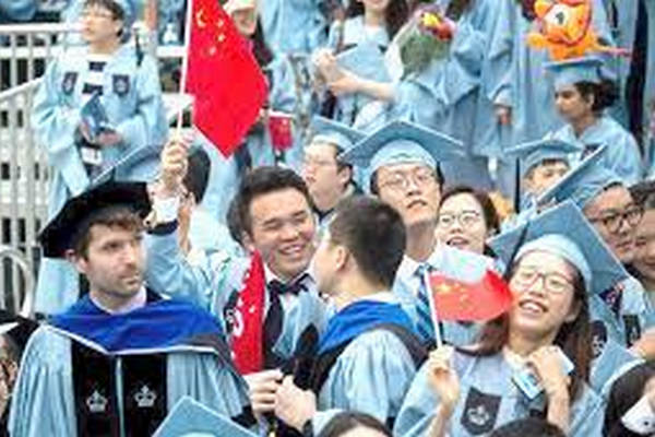 缩略图 | 美国不再是海外求学首选，中国留学生签证锐减一半
