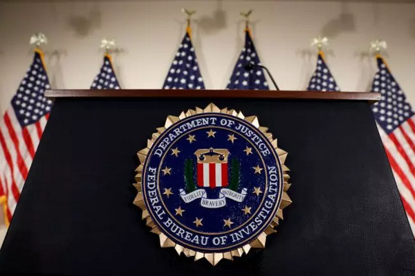缩略图 | FBI探员被揭偷拍私藏上千春宫片，受害女性逾80人！