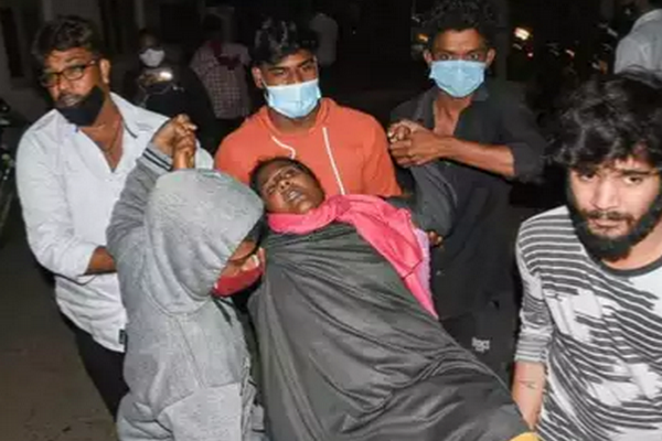 缩略图 | 痉挛、昏迷不醒…… 印媒：印度超300人感染不明原因“怪病”