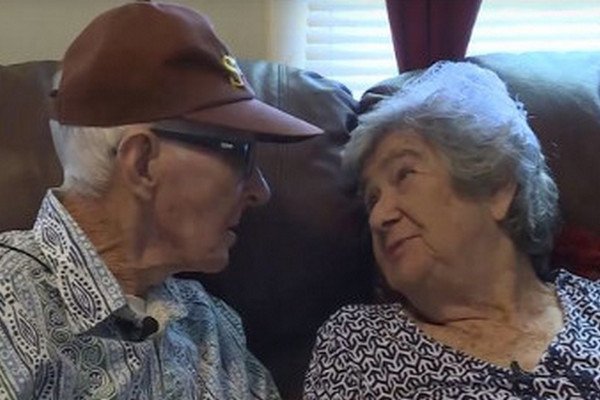 缩略图 | 美国结婚71年老夫妻同天去世，时间仅隔12小时