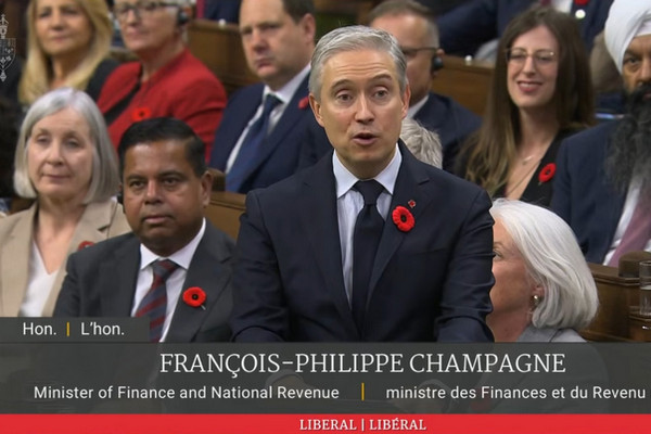 缩略图 | 加拿大公布史上最敢花预算：裁公务员，砍临时居民，加军费，拼经济，……