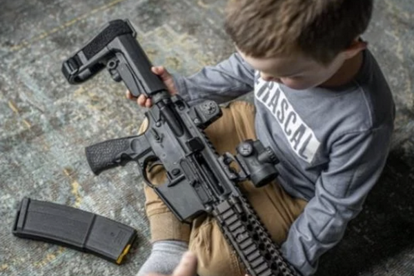 缩略图 | 美国新学年蒙上枪患阴影：4岁男孩带上膛手枪上学，引公众担忧