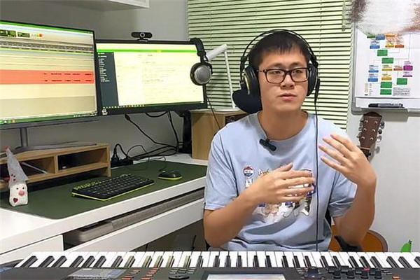 缩略图 | 90后歌手刘笑寒被拘留，警方证实其在电梯内猥亵女邻居