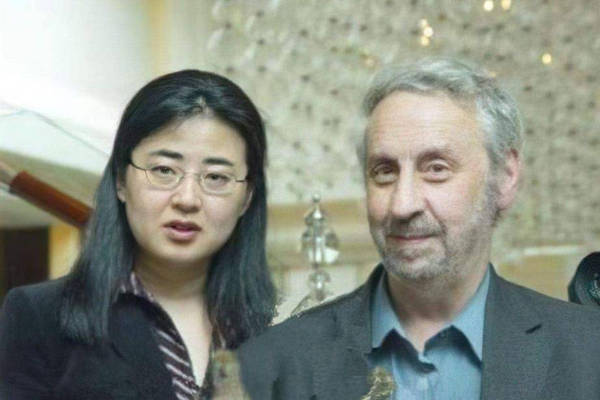 缩略图 | 田晓菲13岁被北大录取，嫁给大自己25岁的美国老头，后来过得怎样