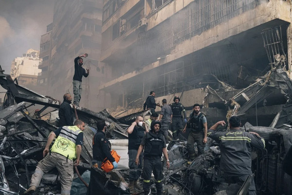 缩略图 | 停火首日，以军空袭黎巴嫩，致上千人死伤，幸存者惊恐逃生！