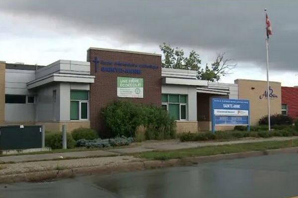 缩略图 | 【含学校名单】开学前一天渥太华5所学校有确诊，200师生隔离！