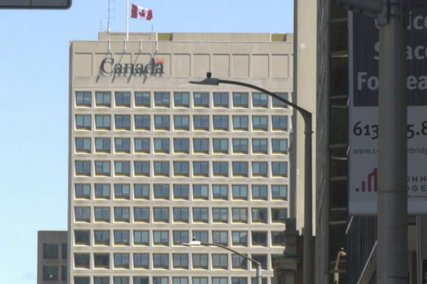 缩略图 | 裁员400人！加拿大这个部门疯狂裁员中！联邦预计要裁掉28,000 个职位！