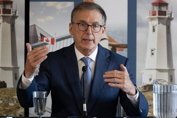 缩略图 | 加拿大央行行长罕见警告：加美关系回不去了！加息信号再现！