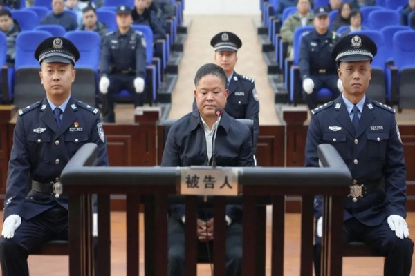 缩略图 | 因投资亏损、与家人矛盾等原因，男子驾车冲撞小学生，被判死缓！