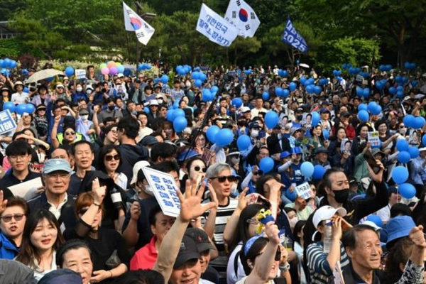 缩略图 | 韩国大选将近，反华情绪高涨！中国大使馆提醒公民加强安全防范！