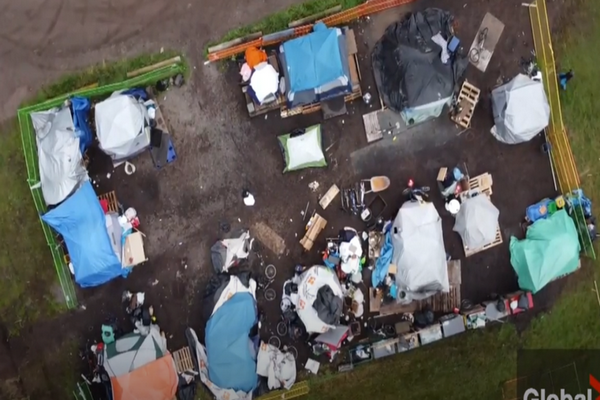 缩略图 | 悲哀！加拿大这个小镇沦为帐篷城，无家可归率是温哥华4倍！