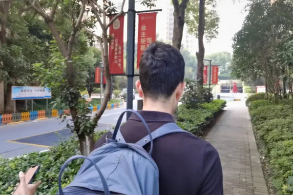 缩略图 | 美国男子住昆山，每天通勤3小时，往返100公里，去上海上班！