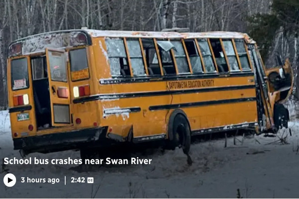 缩略图 | 加拿大满员校车侧翻：14名学生和1名成人重伤！大规模伤亡紧急系统启动！