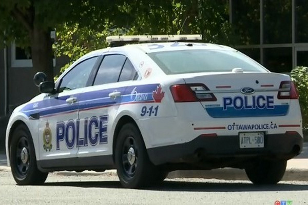 缩略图 | 渥太华14岁学生网上晒枪威胁同学，被逮捕遭指控三项罪名！