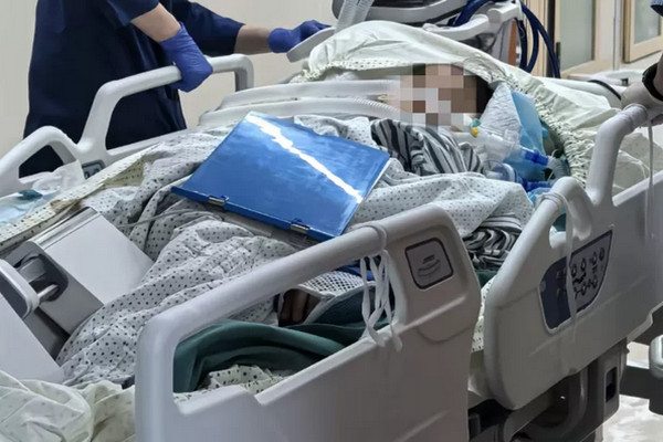 缩略图 | 恐怖！杭州女散步踩到“化骨水”，送医抢救仍不治！