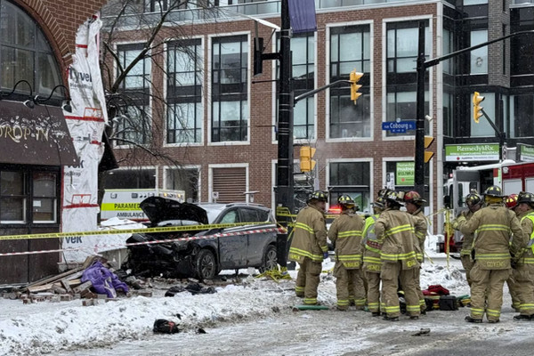 缩略图 | 【突发】渥太华一辆SUV撞上一栋建筑物，导致一人死亡，多人重伤！